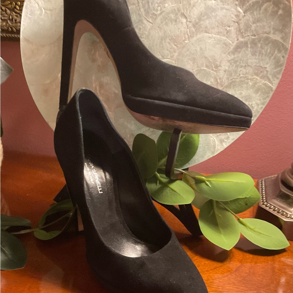 Tania Spinelli Black suede Pumps. Slight platform. Size 6 lightly worn.